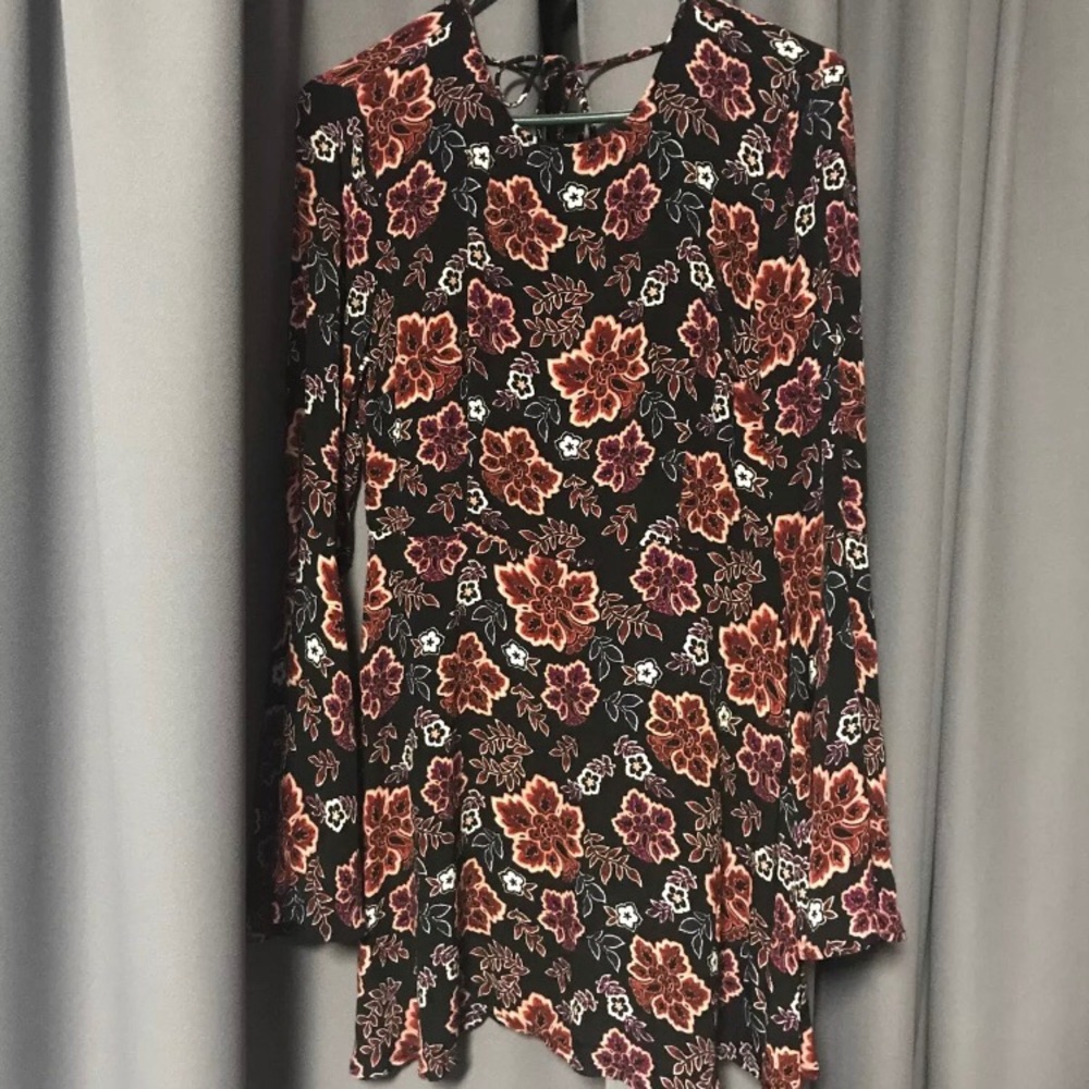 Floral flared sleeve dress